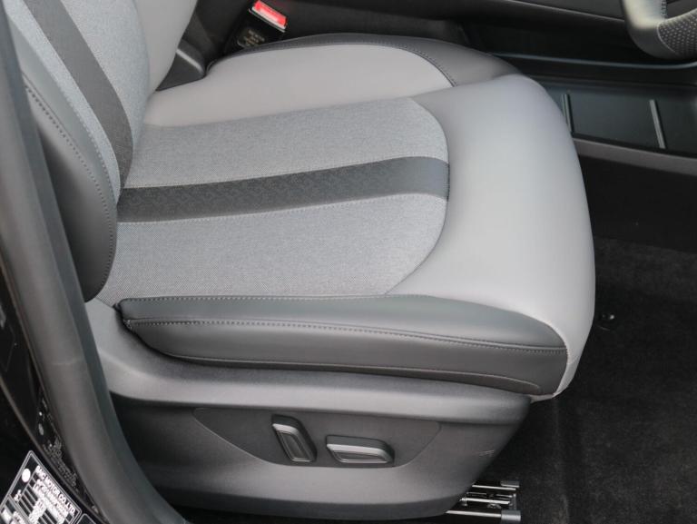 2025 MG MGS5 64kWh Trophy Long Range SUV 5dr Electric Auto (231 ps) HATCHBACK Electric Automatic