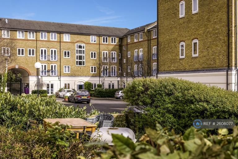 2 bedroom flat in City Walk, Shoreditch, London, E2 (2 bed) (#2608077)