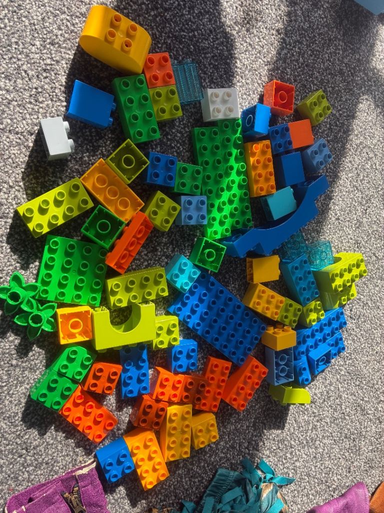 Lovely bundle of official duplo building blocks 