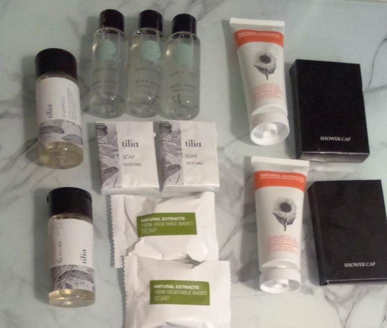 Job Lot of 13 Mixed Hotel Size Body Wash, Soaps,Shampoo/Conditioner,Shower Caps.POST OR COLLECT!