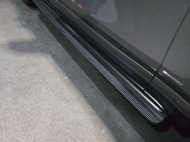 2018 Land Rover Range Rover Velar 3.0 D300 First Edition 5dr Auto ESTATE DIESEL Automatic