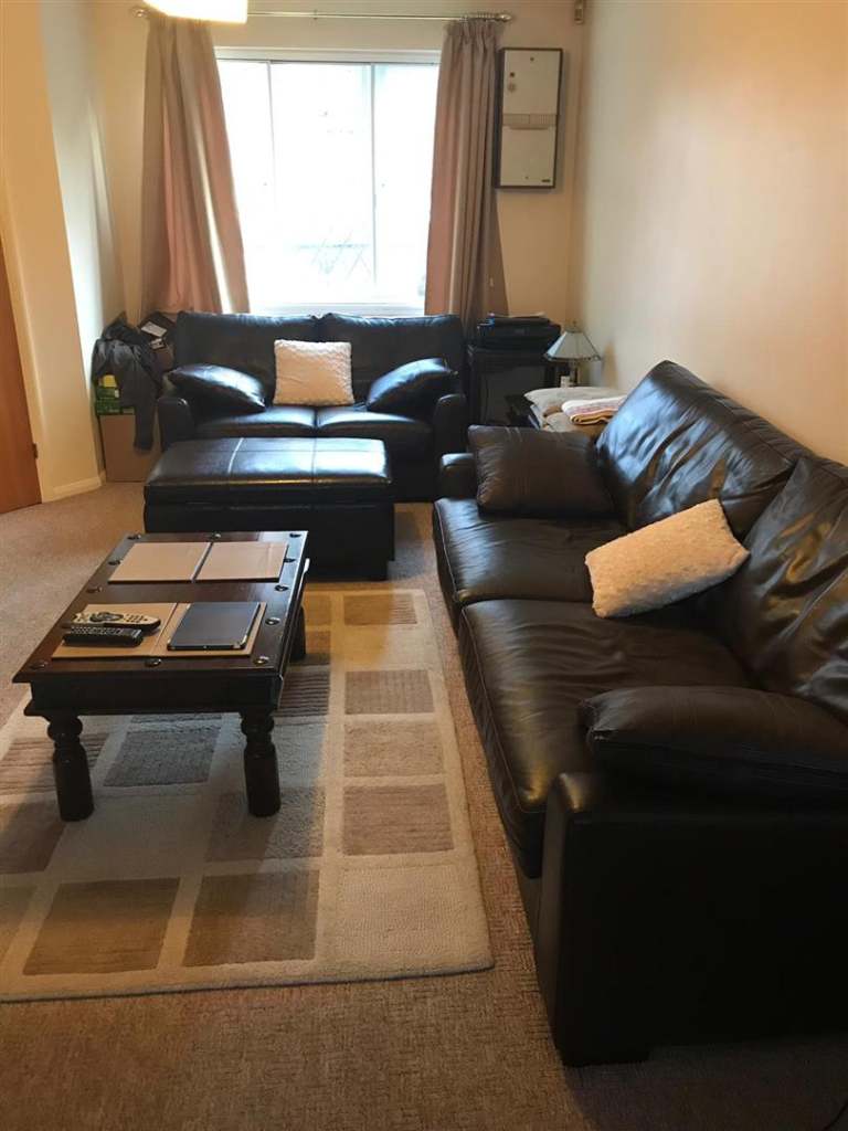 3 bedroom house in Hawthorn Close, Hounslow