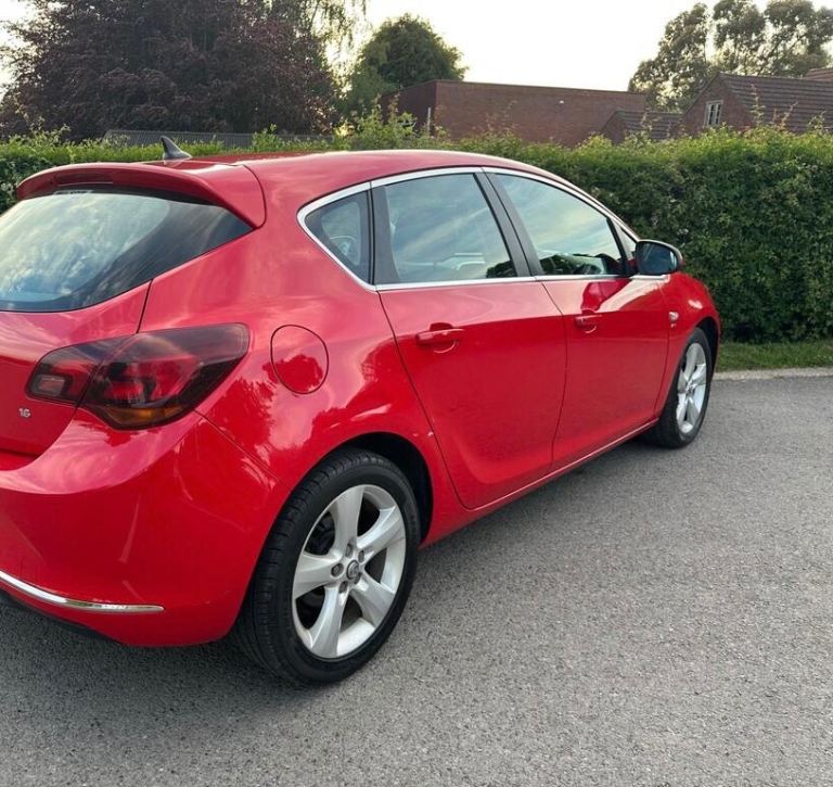 2012- LOW INSURANCE- VAUXHALL ASTRA 1.6 16V 115 SRI- MOT- 1 YEAR  like ford focus renault megane