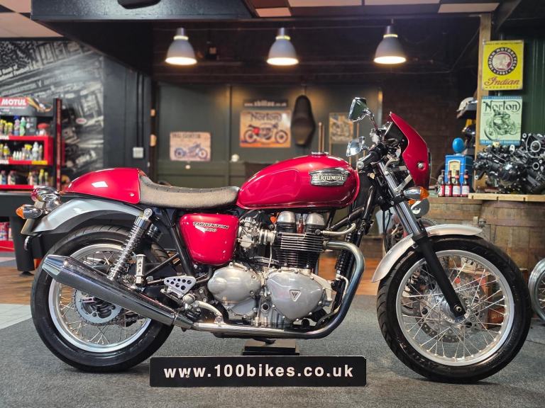 2004 TRIUMPH THRUXTON 865cc 5,900 MILE'S 
