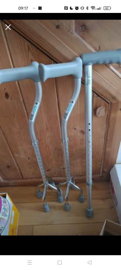 2 quad sticks, 1 stick height adjustable 