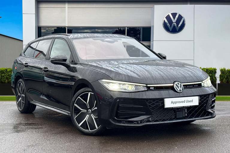 2025 Volkswagen Passat 1.5 eTSI R-Line 5dr DSG Ã¢Â­ÂFull Leather &amp; Black Pack, Sunroof, Wint...