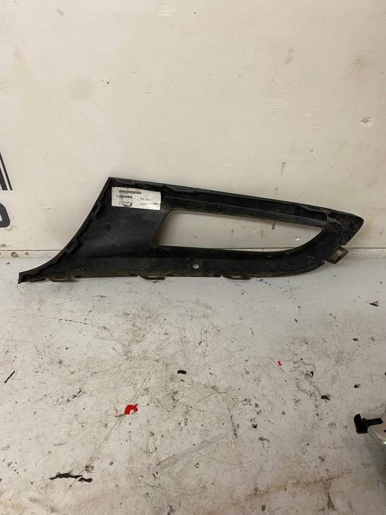 VW POLO DRIVER SIDE FRONT BUMPER FOG LIGHT GRILL 2010-2015