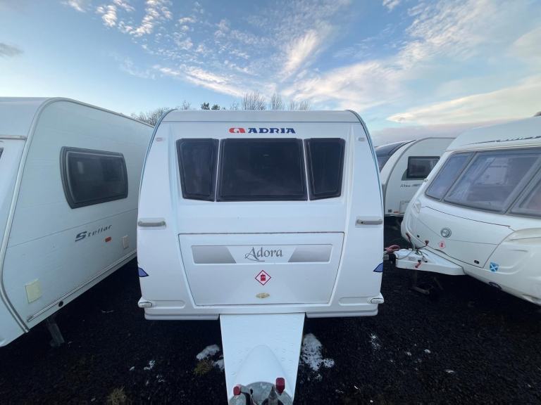 Adria Adora 542 dl 2009 2 fixed single beds 