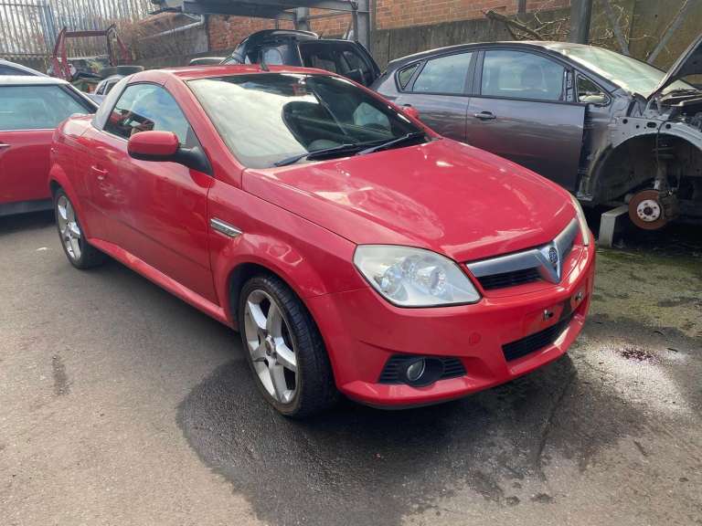BREAKING - 2007 VAUXHALL TIGRA - ALL PARTS AVAILABLE