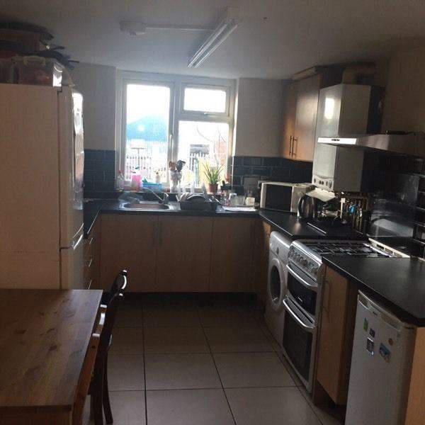 (AVAILABLE NOW) Four (4) BEDROOM House in Heart Of Walthamstow, E17 7JB..£3200pcm.. Refurbished!