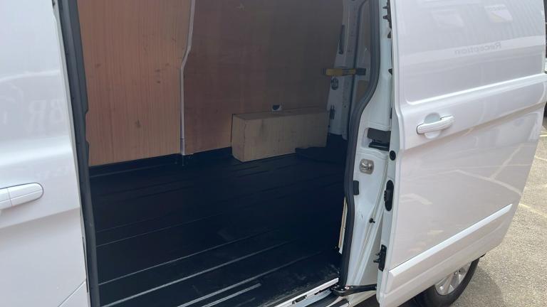 2023 Ford Transit Custom TRANSIT CUSTOM 300 L2 H1 DIESEL FWD  2.0 Eco Blue 130ps Low Roof Van Die...