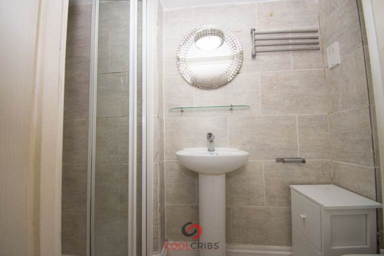 Double studio maisonette flat in Westbourne Crescent, Lancaster Gate, W2.-Ref: 83