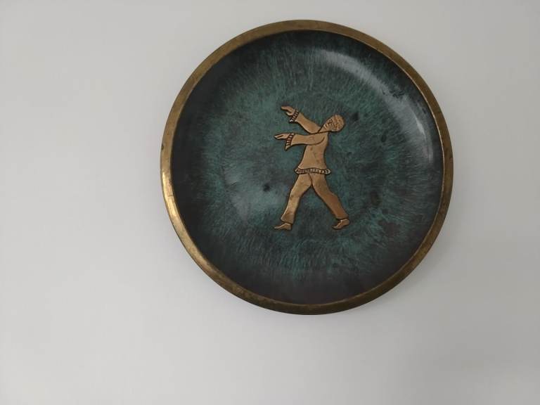 Great looking antique wall plaque 