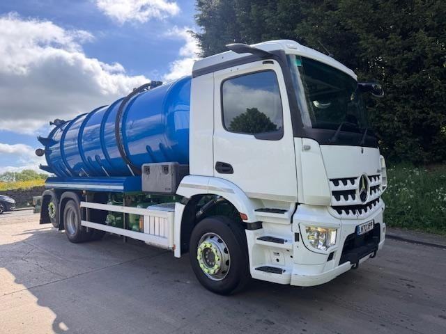 2020 70 Mercedes Arocs 2533 E6 6x2 VJ 16,300ltr vacuum tanker wash down