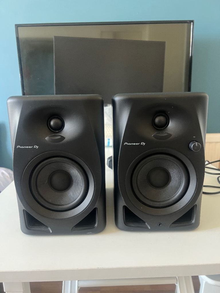 Pioneer DJ DM-40D Active Monitor Speakers – Great Condition