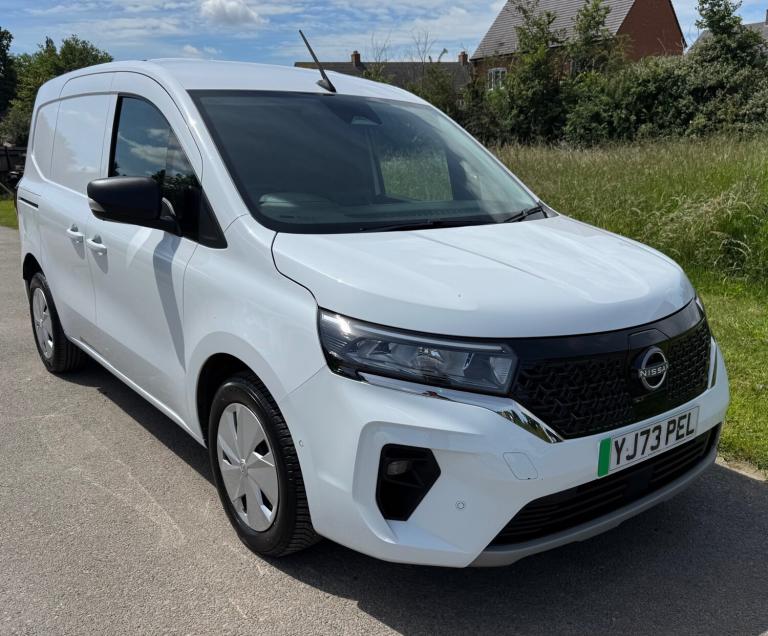 2023 Nissan Townstar Tekna 90kW 45kWh Electric SWB L1 White Van - 20,150 Miles