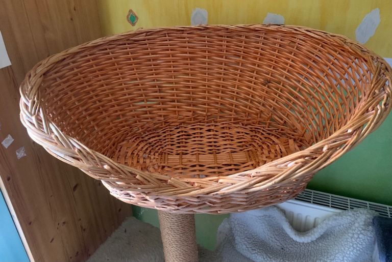 Pet wicker basket bed