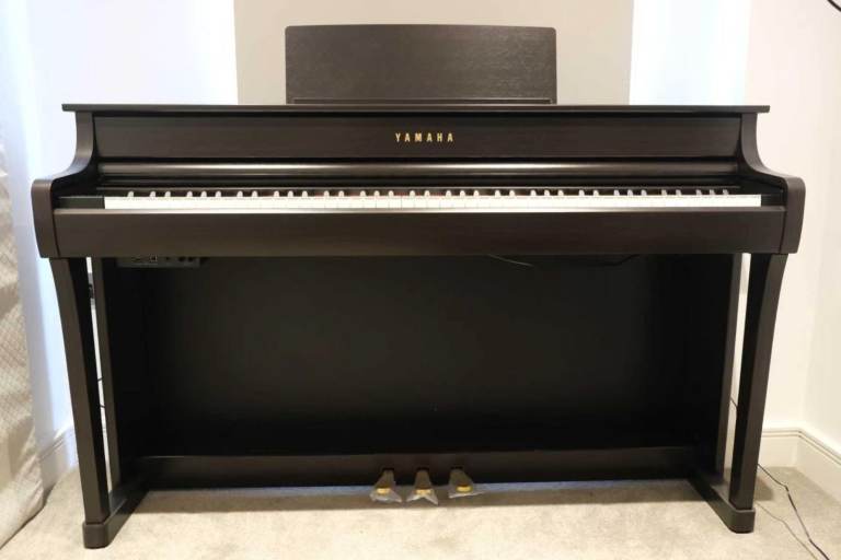 Yamaha CLP-835 Digital Piano -4.5 Years Warranty Remaining | London, free shipping