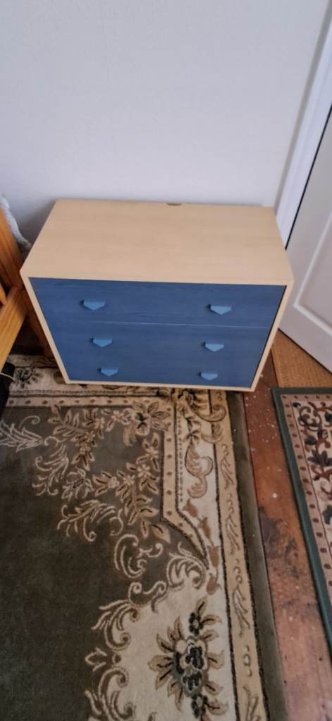 Free Chest of drawers 