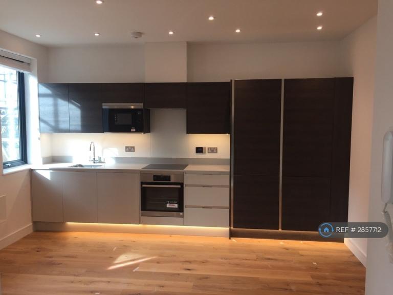 1 bedroom flat in Circa Apartments, Harlington, Hayes, UB3 (1 bed) (#2857712)