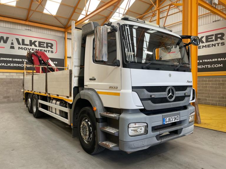 MERCEDES BENZ AXOR 2533 6X2, 26 TONNE FLATBED/CRANE - 2013 - GJ63 SKD