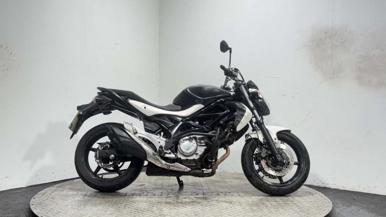 Suzuki Gladius 650 2012, 54K, 650CC RUNNING NAKED, SPARES/REPAIR/PROJECT