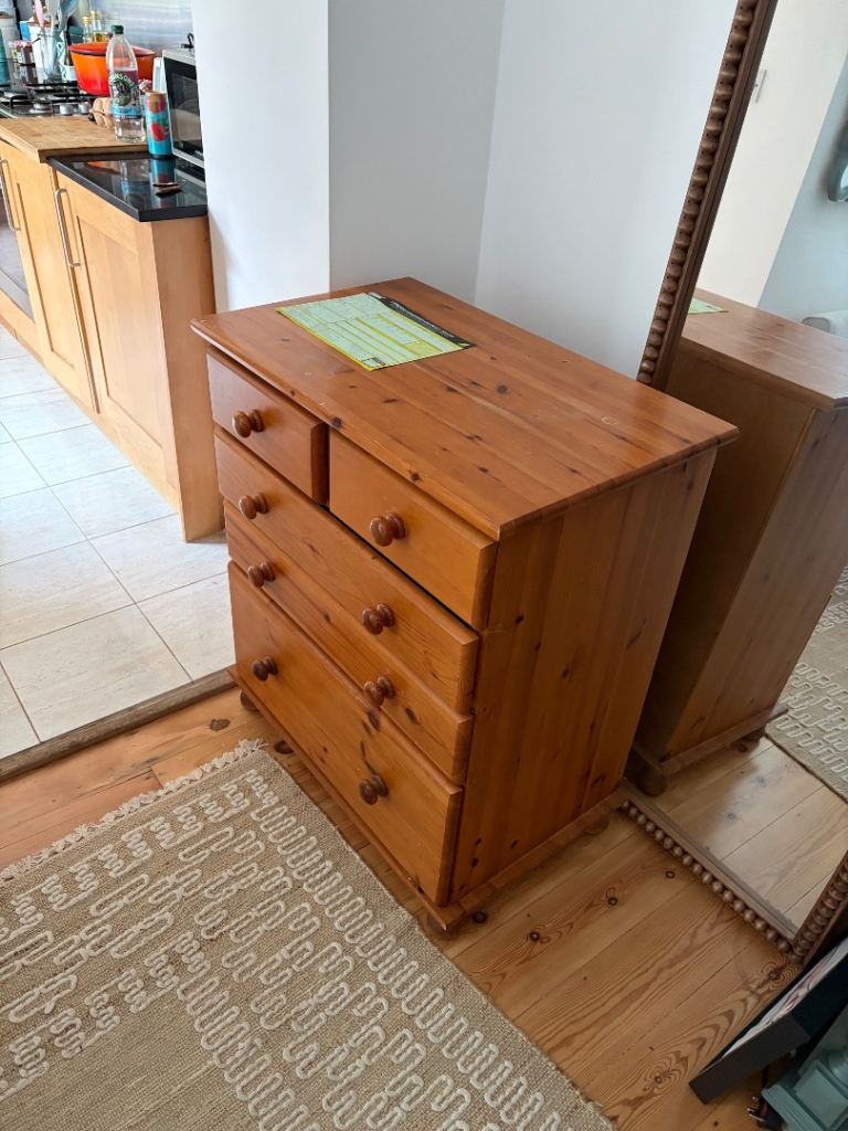 Solid Pine Chest of Drawers with 4 spacious drawers