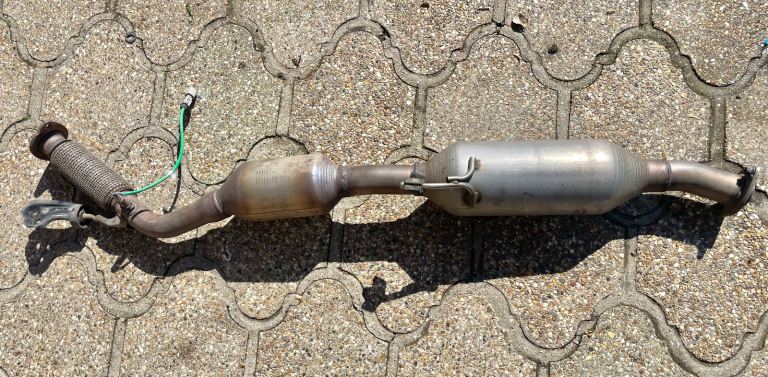 GENUINE LEXUS ES300H TOYOTA 33125 EXHAUST CATALYTIC CONVERTER 33125 FUTABA