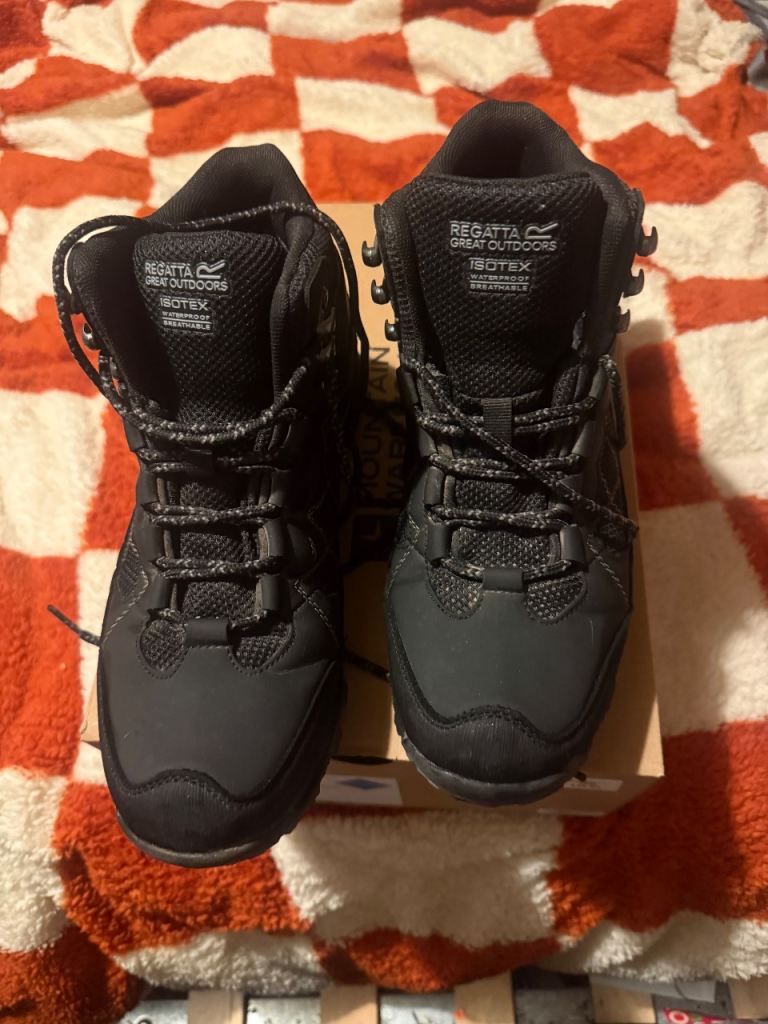 Regatta Great Outdoors Walking Boots – Black, Size 7, New