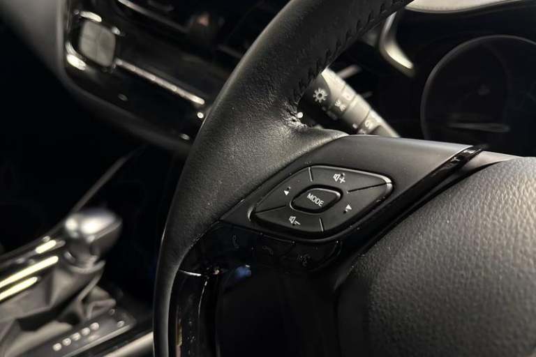 2022 Toyota C-HR 1.8 VVT-h GPF Design SUV 5dr Petrol Hybrid CVT Euro 6 (s/s) (122 ps) Automa SUV ...