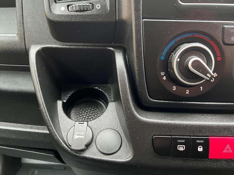 2022 Peugeot Boxer 2.2 BlueHDi 335 S Platform Cab L3 EU6 Luton DIESEL Manual