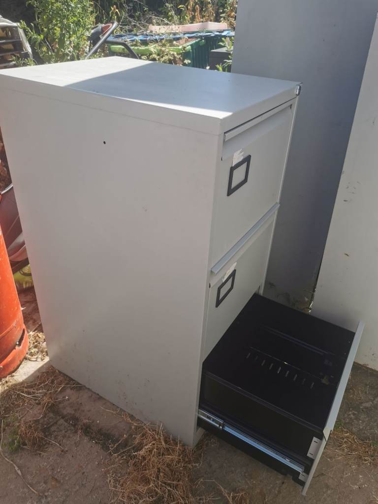 Filing cabinet 3 draw w key