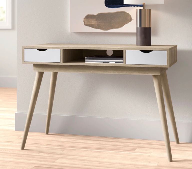Modern Wooden Desk with Drawers – Good Condition