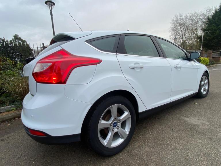 2014 Ford Focus 1.0 EcoBoost Zetec Navigator 5dr HATCHBACK PETROL Manual