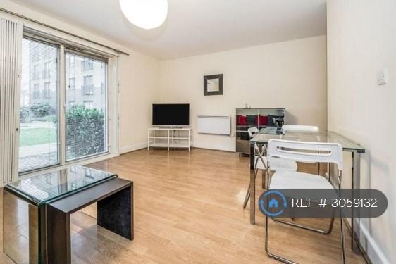 2 bedroom flat in Capulet Square, London, E3 (2 bed) (#3059132)