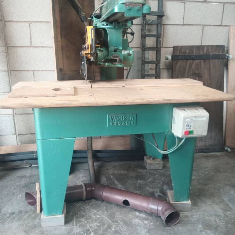 WADKIN BRA 350 Radial arm saw / Crosscut/Mitre (3-phase) c/wDewalt DW60 Dust extractor.