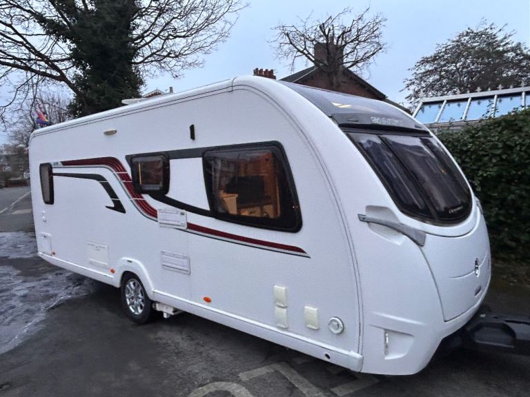 SWIFT ELEGANCE 570 , fixed bed , 4 berth ! MOTOR MOVER ! AWNING !