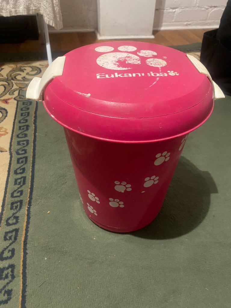 Dog food container 