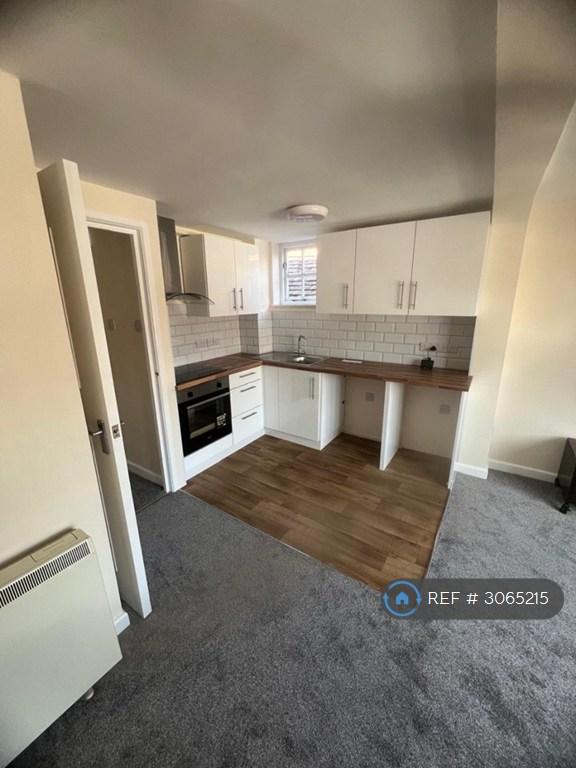 1 bedroom flat in Salisbury Street, Blandford Forum, DT11 (1 bed) (#3065215)