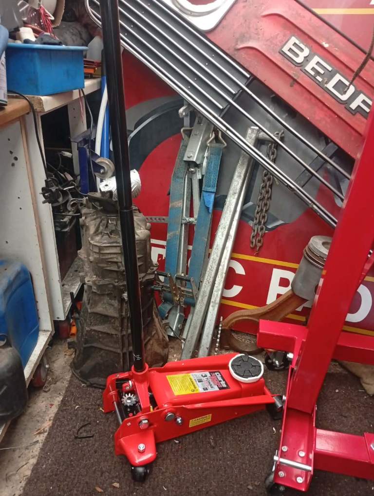 3 tonne Clarke trolley jack 