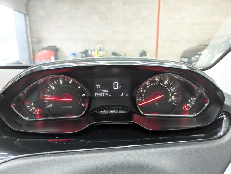 2015 Peugeot 208 1.2 VTi Active 5dr HATCHBACK Petrol Manual