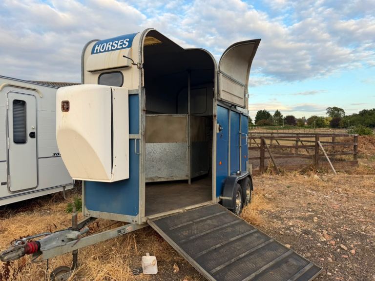 Richardson Supreme Double Horse Trailer