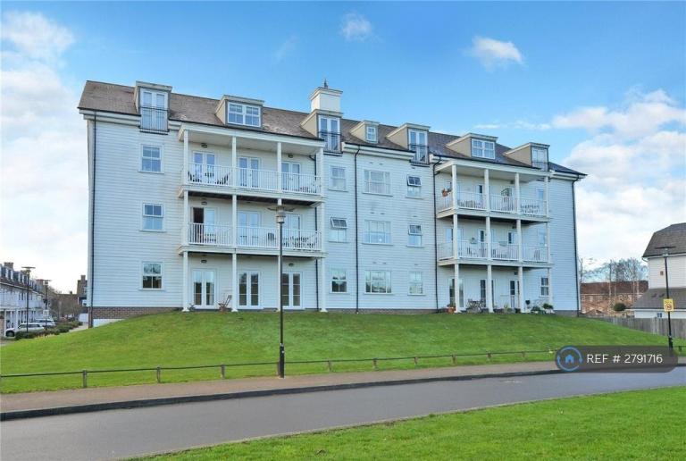 1 bedroom flat in Priors Barn House, Worcester Park, KT4 (1 bed) (#2791716)