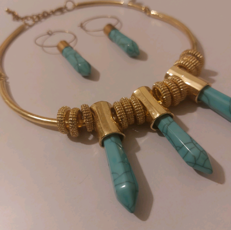 NEW - Gold Statement Jewellery Set