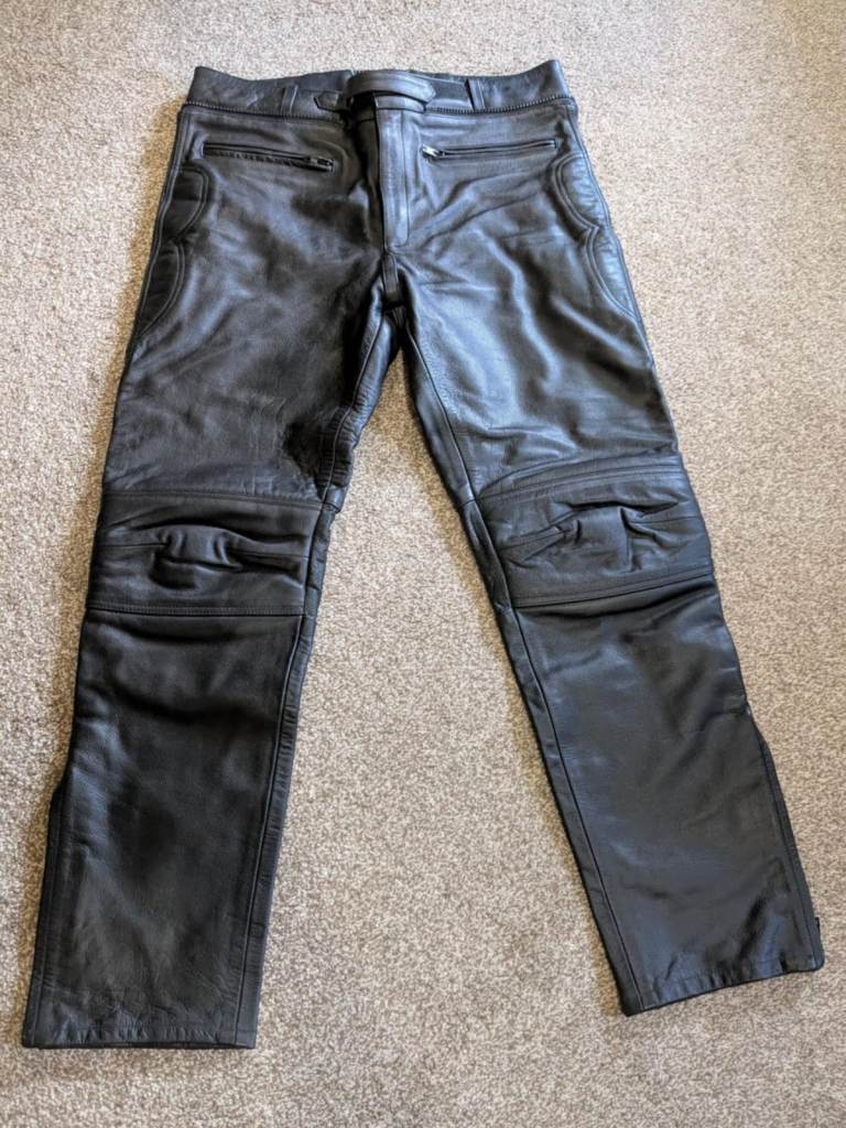 Unworn Rayven Motorcycle Leather Trousers. Size 40 
