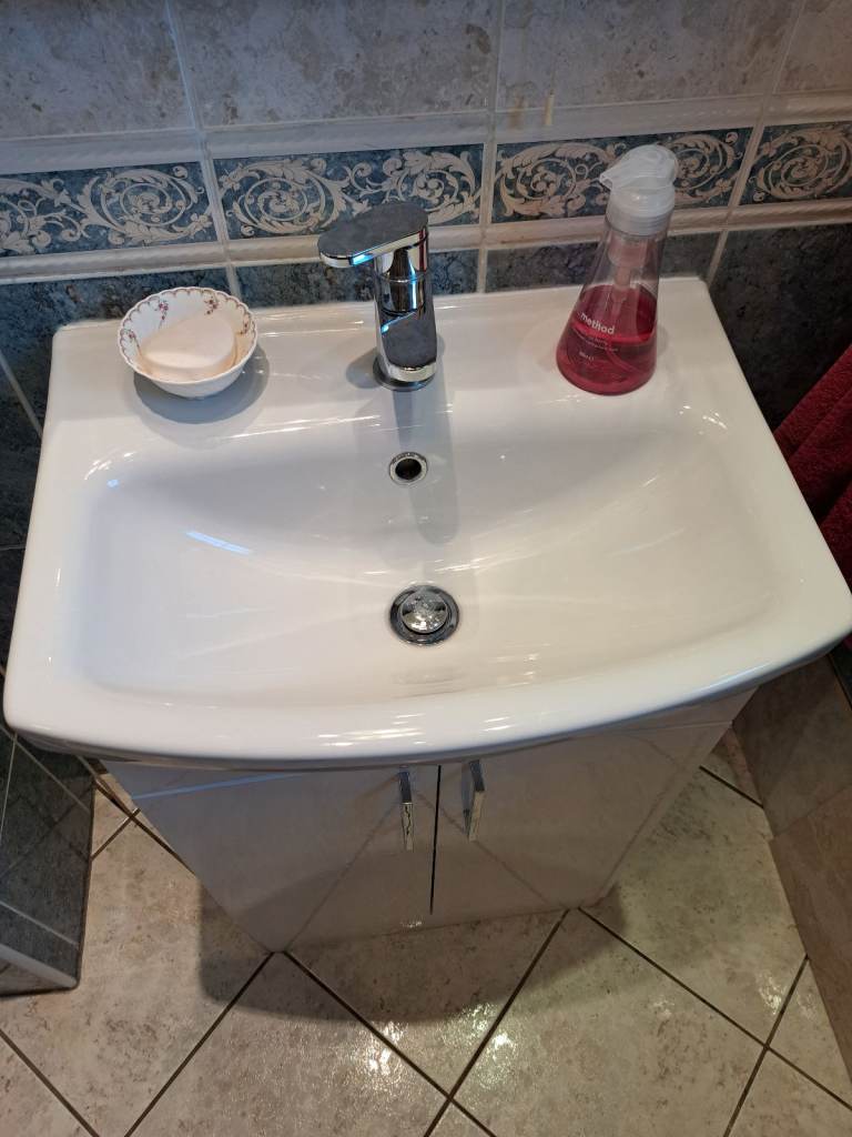 Washbasinand vanity unit