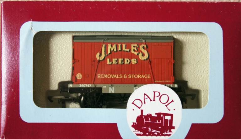 Dapol Model Railways Ltd B120 Conflat 240747 and Container "J Miles, Leeds"