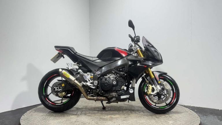 Aprilia Tuono 1000 V4 R 2013 ONLY 10K LOADS OF EXTRAS JUST SERVICED 1000CC V4