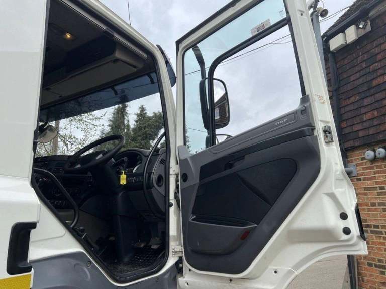 2015 DAF CF-370 6X2 CRANE VEHICLE