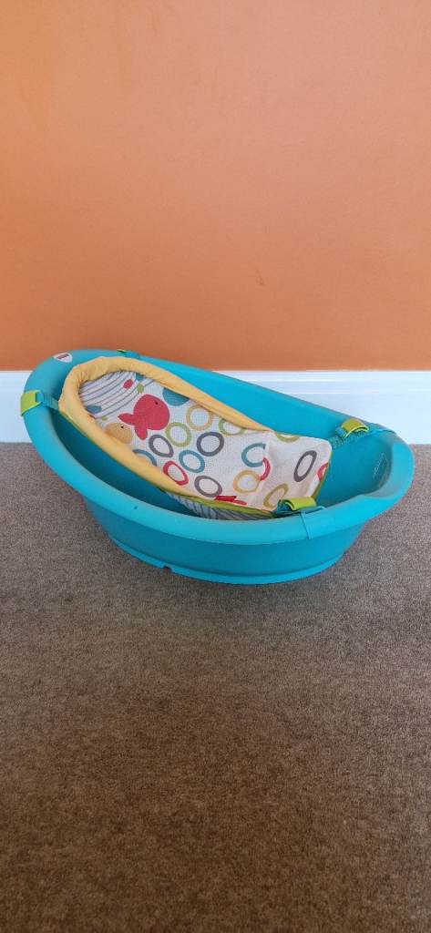 image for FISHER PRICE BABY BATHTUB. IN VERY GOOD CONDITION.